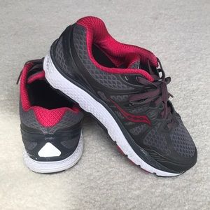 WIDE gym shoes saucony